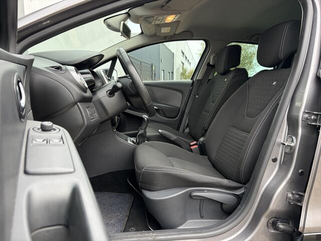 Renault CLIO Estate 0.9 TCe Expression 90pk | Audio-navigatie full map | Bluetooth | Cruise control | DAB | Lichtmetalen velgen 16" | Parkeersensor achter | Zeer compleet!