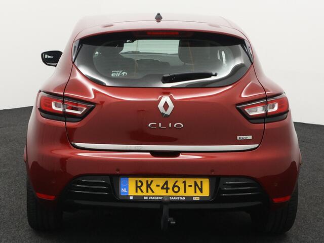 Renault CLIO 0.9 TCe Intens Airco auto, Bluetooth, Boordcomputer, Cruise control, Elek. Stabiliteits Programma, Elek. remkrachtverdeling, Parkeersensoren achter, Start/stop systeem De Renault Clio 0.9 TCe Intens combineert Franse flair met slimme efficiëntie. Compact