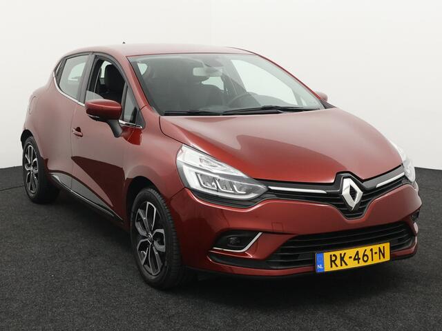 Renault CLIO 0.9 TCe Intens Airco auto, Bluetooth, Boordcomputer, Cruise control, Elek. Stabiliteits Programma, Elek. remkrachtverdeling, Parkeersensoren achter, Start/stop systeem De Renault Clio 0.9 TCe Intens combineert Franse flair met slimme efficiëntie. Compact