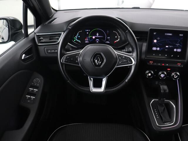 Renault CLIO 1.6 E-Tech Hybrid 140 Intens | Stoelverwarming | Camera | Carplay | Stuurverwarming | Half leder | Full LED | Navigatie | Climate control | Cruise control | Parkeerhulp