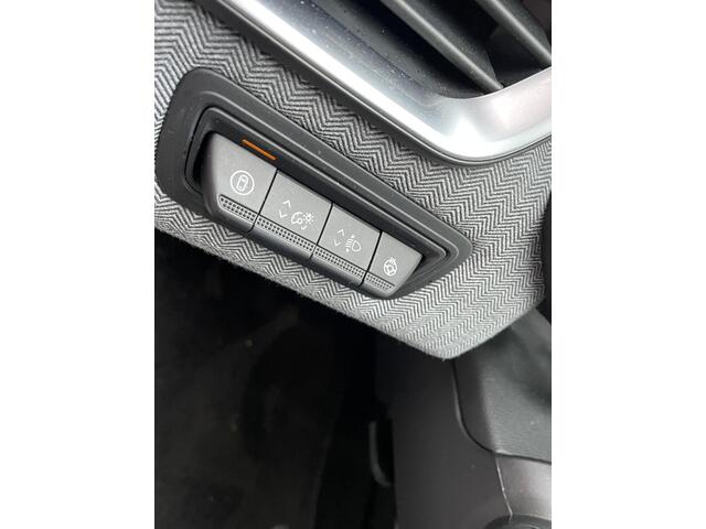 Renault CLIO 1.6 E-Tech Full Hybrid 145 techno / Pack Navigation Techno / Pack Winter / Pack Look 17" velgen