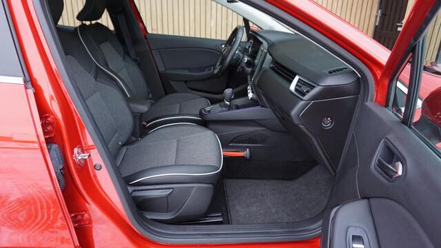 Renault CLIO 1.3 131PK TCe Automaat Intens 5Drs LED Navi Stoelverwarming A-Camera 16inch LM *NL auto* 37609km!