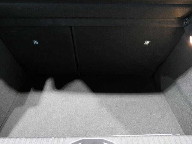 Renault CLIO 1.6 E-Tech Hybrid 140 Intens - Dealer onderhouden - Rondomzicht camera - Sensor v+a - Navi