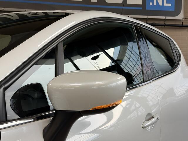 Renault CLIO 1.2 TCe 120pk AUT Intens | Navi | Led | Camera | PDC V+A | 16" | Stoelverwarming | 100% Dealer onderhouden!