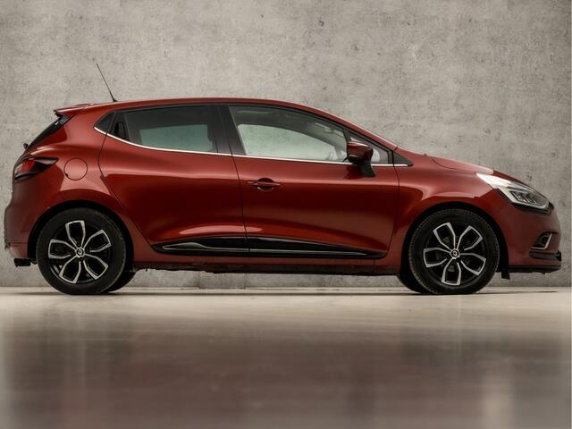 Renault CLIO 0.9 TCe Intens Sport (PANORAMADAK, NAVIGATIE, CLIMATE, LEDER, CRUISE, BASS REFLEX, SPORTSTOELEN, LED KOPLAMPEN, PARKEERSENSOREN, GETINT GLAS, LM VELGEN, NIEUWSTAAT)