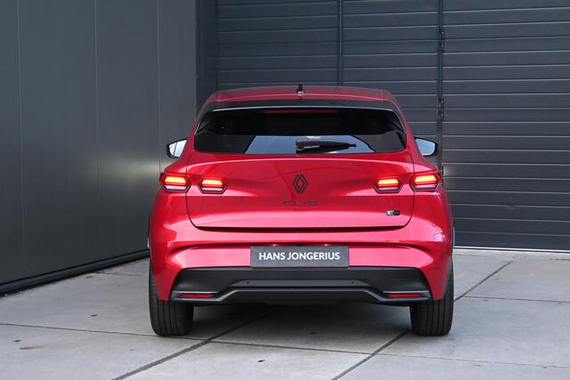 Renault CLIO esprit Alpine | Achteruitrijcamera | Elektronisch geregelde airconditioning | Grille in zwart met daarin verwerkt 113 Renault logo's