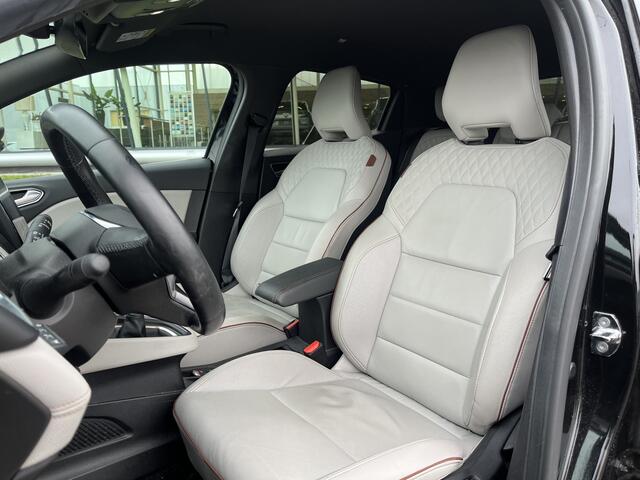 Renault CLIO 1.0 TCe Initiale Paris / Camera / Apple Carplay - Android Auto / Stoelverw. Stuurverw. / Keyless / PDC V+A / 17'' LMV /