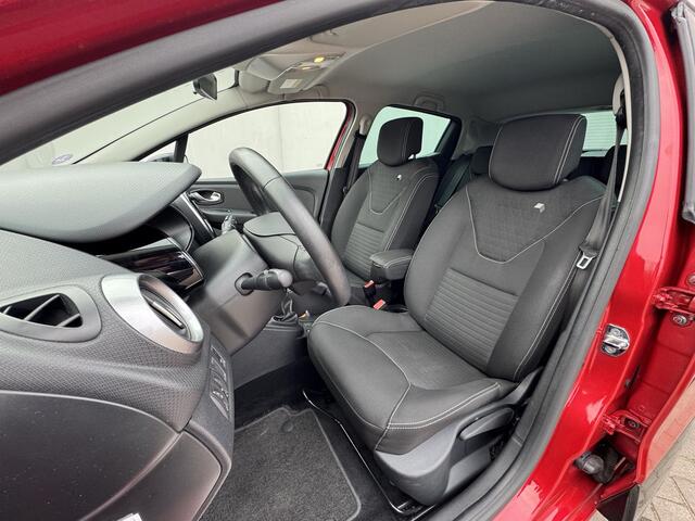Renault CLIO TCe 90 Limited / Navigatie / Lichtmetalen Velgen / Parkeersensoren / Cruise Control / All Season banden / NAP /