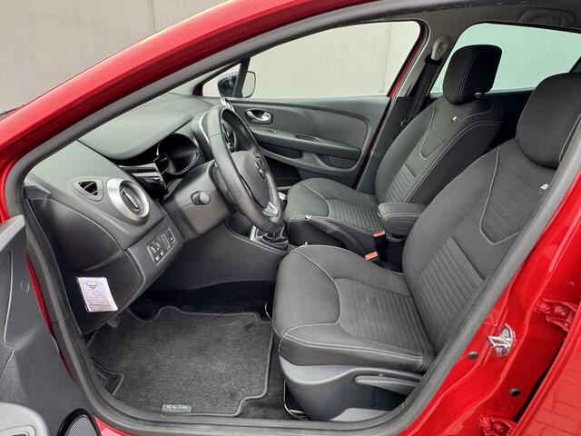 Renault CLIO TCe 90 Limited / Navigatie / Lichtmetalen Velgen / Parkeersensoren / Cruise Control / All Season banden / NAP /