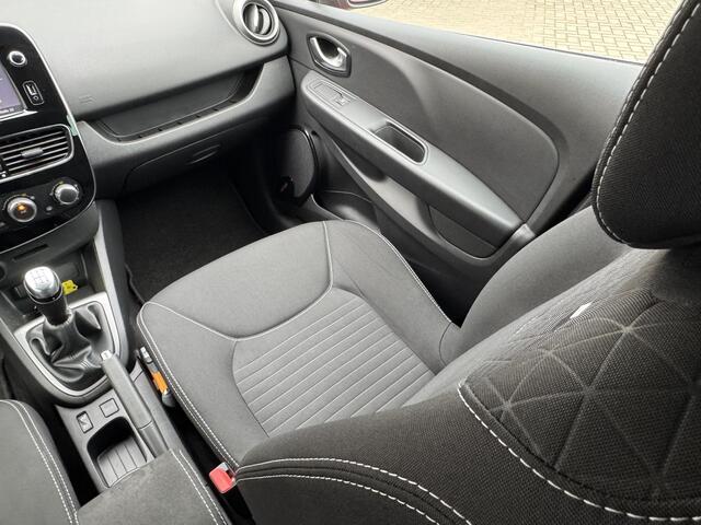 Renault CLIO TCe 90 Limited / Navigatie / Lichtmetalen Velgen / Parkeersensoren / Cruise Control / All Season banden / NAP /