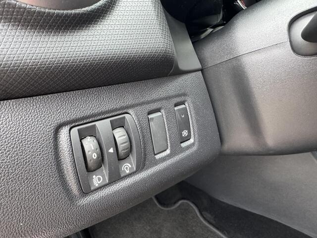 Renault CLIO TCe 90 Limited / Navigatie / Lichtmetalen Velgen / Parkeersensoren / Cruise Control / All Season banden / NAP /