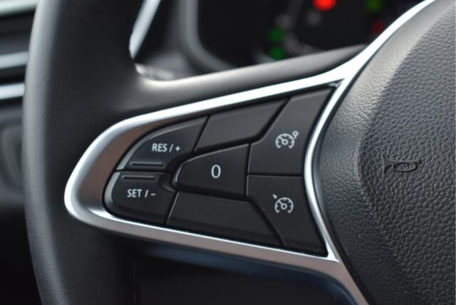 Renault CLIO 1.0 TCe Intens Virtual cockpit, Cruise, Camera, DAB, Keyless, Carplay