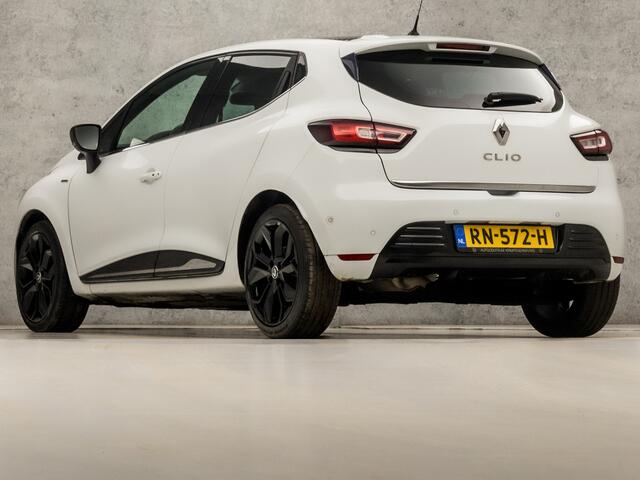 Renault CLIO 0.9 TCe Bose Sport (NAVIGATIE, LEDER/ALCANTARA, BOSE AUDIO, CAMERA, STOELVERWARMING, SPORTSTOELEN, GETINT GLAS, LED KOPLAMPEN, PARKEERSENSOREN, NIEUWSTAAT)