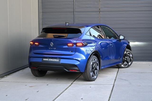 Renault CLIO esprit Alpine | Achteruitrijcamera | Elektronisch geregelde airconditioning | Grille in zwart met daarin verwerkt 113 Renault logo's