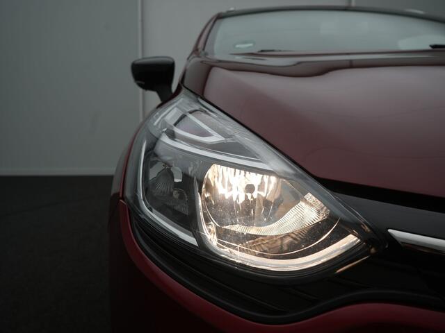 Renault CLIO Estate TCe 120 Limited - RIJKLAARPRIJS - 120 PK - 4 cilinder motor - Cruise Control - DAB - Lichtmetalen Velgen