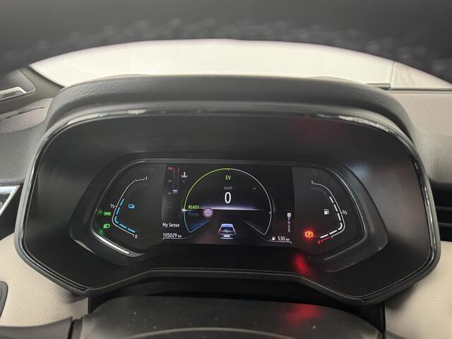 Renault CLIO 1.6 E-Tech Hybrid 140 Initiale Paris | Leder | BOSE | Stoelverwarming | Navigatie | Achteruitrijcamera |