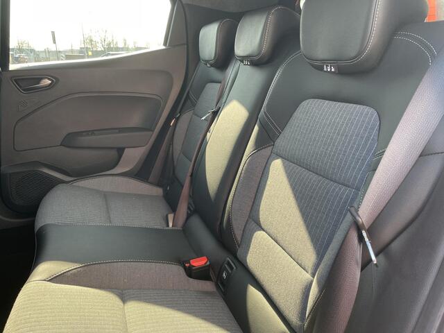 Renault CLIO 1.6 E-Tech Full Hybrid 145 techno