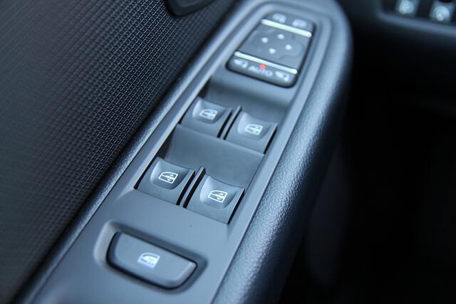 Renault CLIO Estate 0.9 TCe 90pk Intens | NL-auto | Luxe! | Climate control | LED | Cruise control | Half leder | Parkeersensoren |