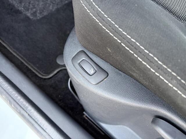 Renault CLIO Estate 0.9 TCe Zen / Trekhaak (1200 KG) / Apple Carplay/Android Auto / All season banden / Airco / Stoelverwarming