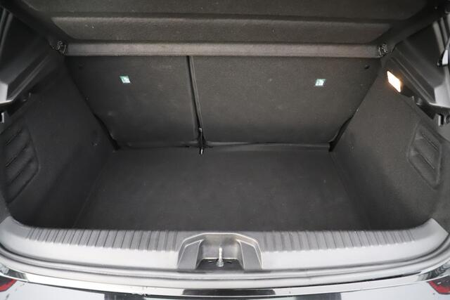 Renault CLIO 1.0 TCe Intens Half Leder Navigatie Carplay Android 16 inch LMV Sfeerverlichting LED Clima Cruise Parkeersensor