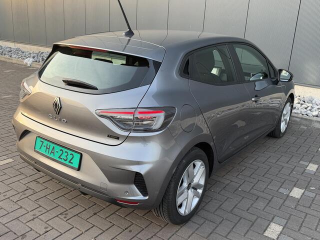 Renault CLIO 1.6 E-Tech Full Hybrid 145 evolution