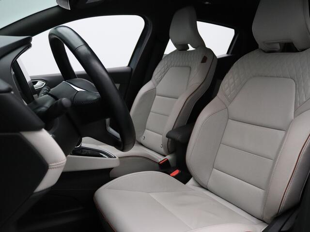 Renault CLIO E-Tech Hybrid Initiale Paris 140pk Camera | Cruise | Navi | Parkeersens. v+a | Stoel-/stuurverw.