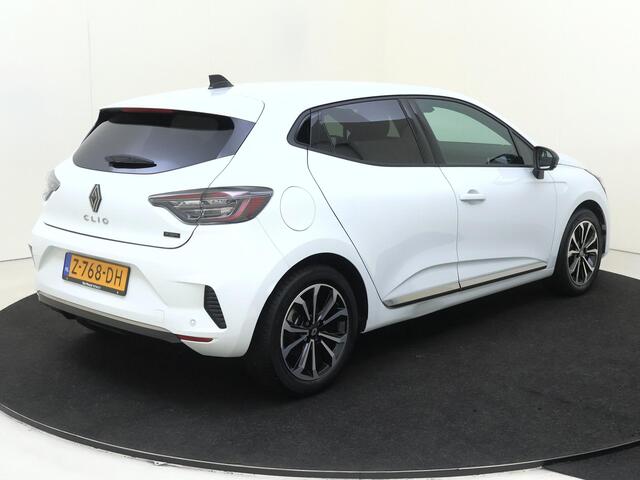 Renault CLIO 1.6 E-Tech Full Hybrid 145 PK techno | Automaat | Navigatie | Airco | Parkeersensoren Voor + Achter | 360 Camera | Stoel & Stuurverwarming |