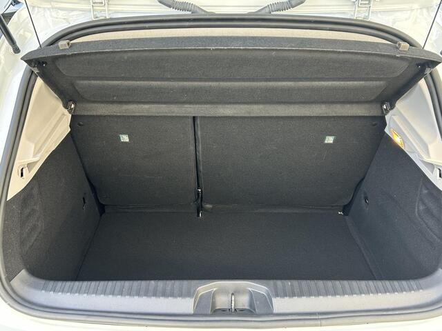 Renault CLIO 1.3 TCe Intens | Automaat | Navigatie | Parkeersensoren Achter | Cruise Control |