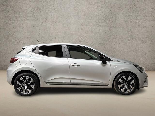 Renault CLIO 1.0 TCe 90 Evolution (APPLE CARPLAY, GROOT NAVI, PARKEERSENSOREN, LM VELGEN, SPORTSTOELEN, CRUISE, NIEUWE APK, NIEUWSTAAT)