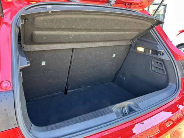 Renault CLIO 1.0 TCe Intens | Navigatie | Achteruitrijcamera | Cruise control | Parkeersensoren | DAB radio |