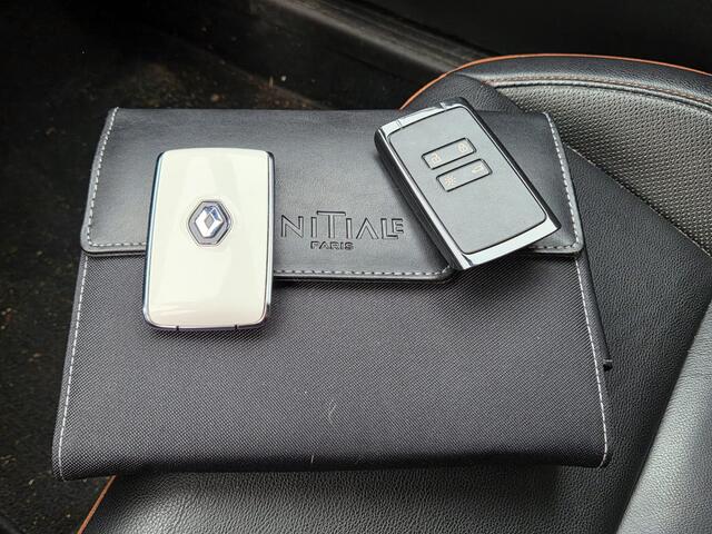 Renault CLIO 1.6 E-Tech Hybrid 140 Initiale Paris | Nieuw binnen | Stoel+stuur verwarming | 360 Camera | Leder |