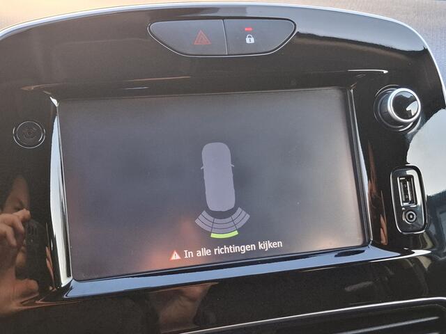 Renault CLIO Estate 0.9 TCe Limited | Navigatie | LM Velgen 16" | Parkeersensoren Achter | Cruise Control | DAB | Airco |