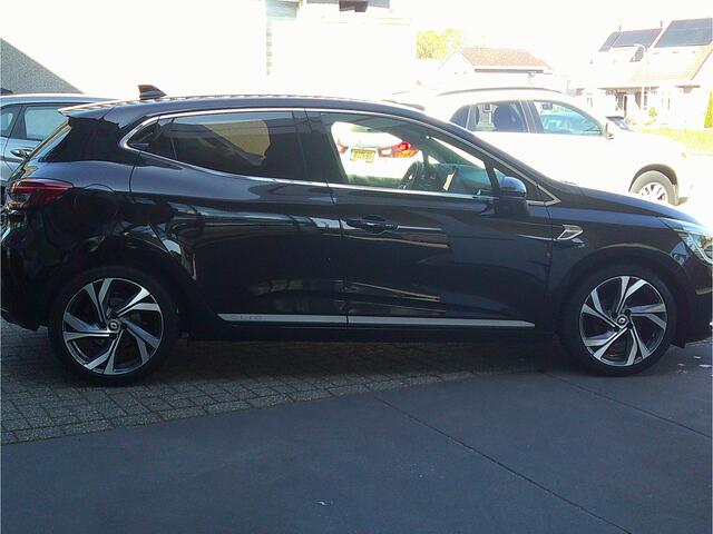 Renault CLIO 1.0 TCe R.S. Line Staat in De Krim