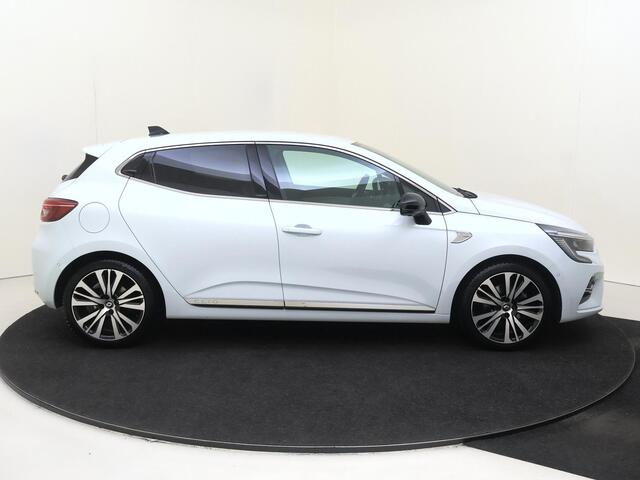 Renault CLIO 1.6 E-Tech Hybrid 140 Initiale Paris | Automaat | Parkeersensoren Voor + Achter | 360 Camera | Navigatie | Verwarmde Voorstoelen | Verwarmd Stuurwiel | Adaptieve Cruise Control