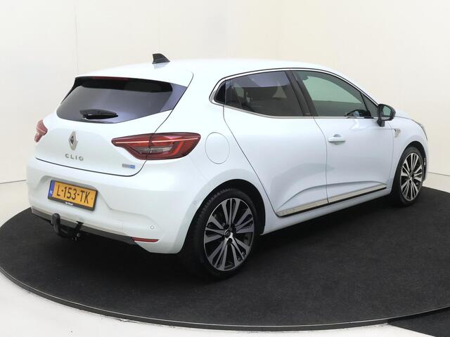 Renault CLIO 1.6 E-Tech Hybrid 140 Initiale Paris | Automaat | Parkeersensoren Voor + Achter | 360 Camera | Navigatie | Verwarmde Voorstoelen | Verwarmd Stuurwiel | Adaptieve Cruise Control