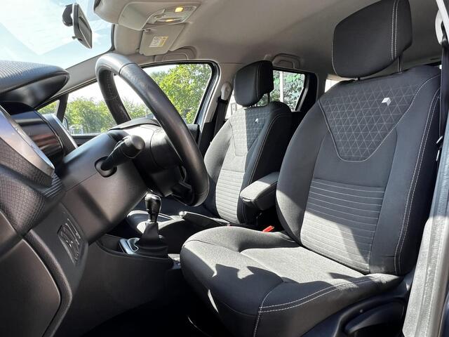 Renault CLIO Estate 0.9 TCe Limited | Navigatie | Parkeersensoren | Cruise Control | DAB+ |