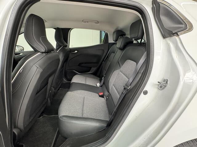 Renault CLIO 1.0 TCe Intens | Navigatie | Achteruitrijcamera | Cruise Control | Lichtmetalen Velgen 17" | Stoelverwarming |
