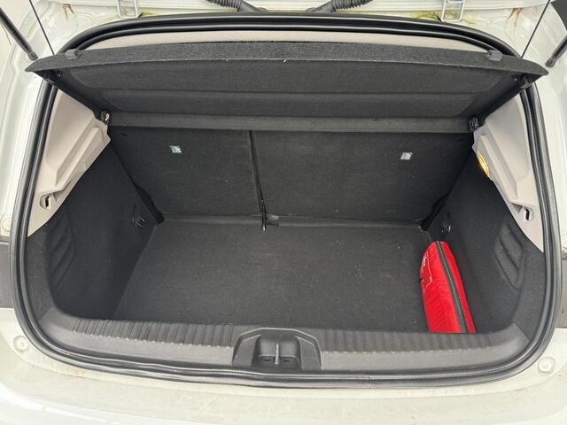 Renault CLIO 1.0 TCe Intens | Navigatie | Achteruitrijcamera | Cruise Control | Lichtmetalen Velgen 17" | Stoelverwarming |
