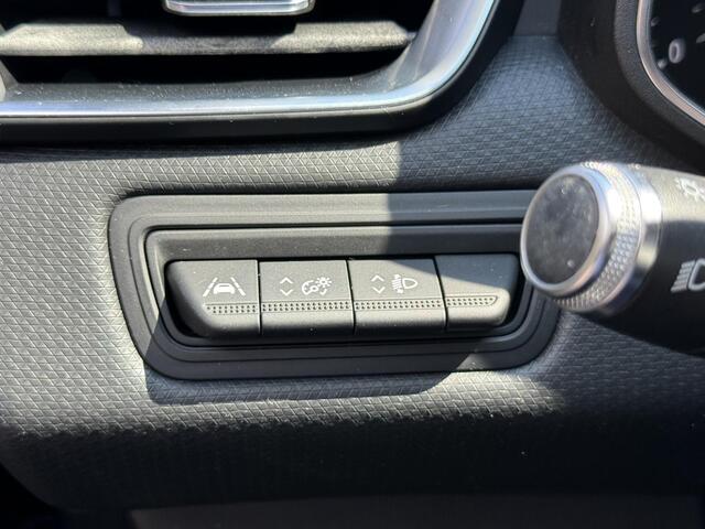 Renault CLIO 1.0 TCe Zen Black Line | NAP | Navigatie | DAB | LED | Cruise Control | Parkeersensoren |