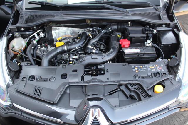 Renault CLIO Estate 0.9-90pk TCe Zen. Nette en praktische Renault Clio Estate voor nog jaren comfortabel rijplezier. Airco, cruise control, navigatie, telefoonvoorb., trekhaak, elektr. ramen, centr. vergr. etc.