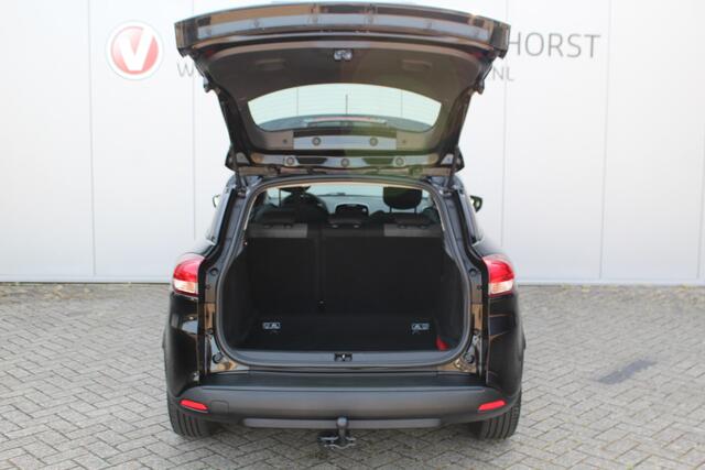 Renault CLIO Estate 0.9-90pk TCe Zen. Nette en praktische Renault Clio Estate voor nog jaren comfortabel rijplezier. Airco, cruise control, navigatie, telefoonvoorb., trekhaak, elektr. ramen, centr. vergr. etc.