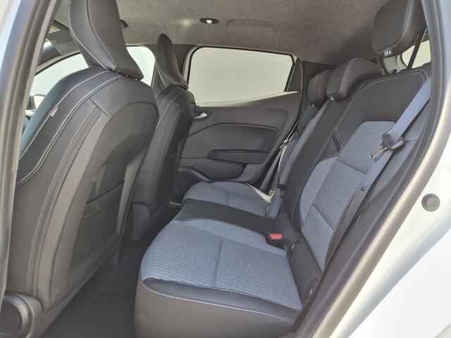 Renault CLIO 1.6 E-Tech Full Hybrid 145 techno / Fabrieksgarantie tot 09-2027 / All season banden / Rondomzicht camera / Stuur- & Stoelverwarming / Cruise control / Keyless Entry/Start / Navigatie / Apple Carplay Android Auto / Parkeersensoren voor en achter /
