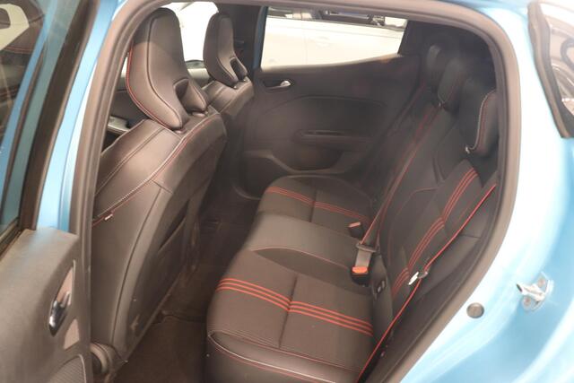Renault CLIO 1.6 E-Tech Hybrid 140 R.S. Line | 360° Camera | Sportstoelen | 17"lichtmetaal | Stoelverwarming | Trekhaak |