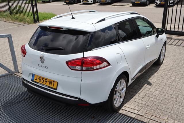 Renault CLIO Estate 0.9 TCe Limited Nederlandse auto! Navigatie/Parkeersensoren/Cruise control/Keyless/Bluetooth/Airco/Bass reflex audio/Elektrische ramen/Elektrisch verstelbare spiegels/16'' Lichtmetalen velgen.