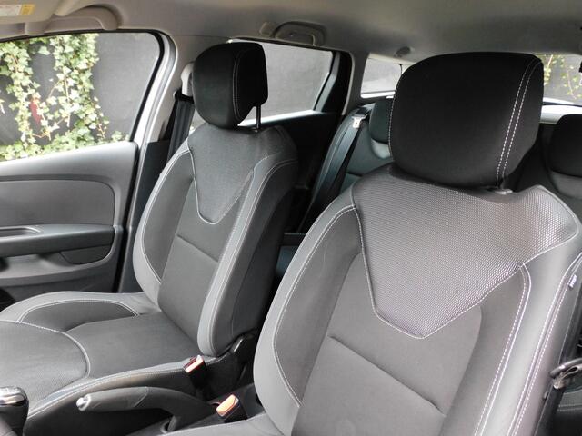Renault CLIO Estate 0.9 TCe Zen TOPSTAAT! DEALER ONDERHOUDEN! 4 SEIZOENENBANDEN! NAVI! CRUISE! AIRCO! PARKEERSENSOREN!