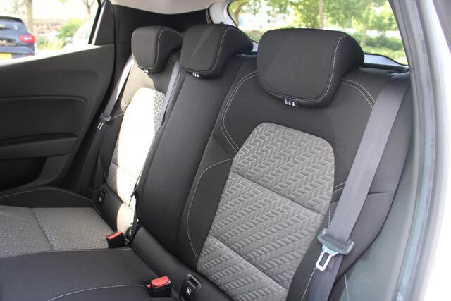Renault CLIO 1.6 E-Tech Full Hybrid 145 evolution | Navigatie | Trekhaak |