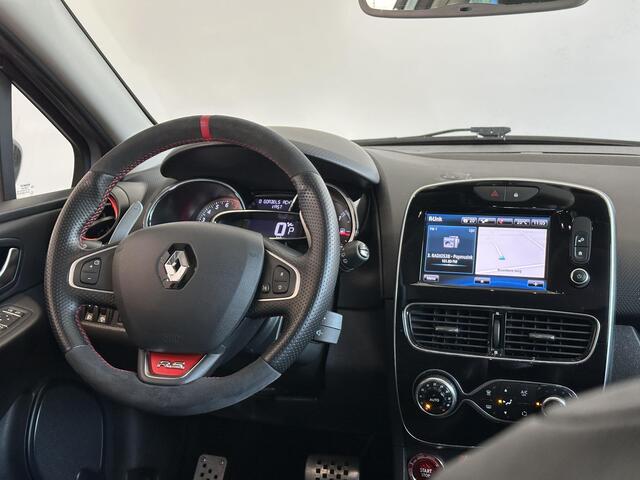 Renault CLIO 1.6 Turbo R.S. Trophy UNIEK! | ACHTERUITRIJCAMERA | STOELVERWARMING | AKRAPOVIC UITLAATSYSTEEM | BOSE AUDIOSYSTEEM |