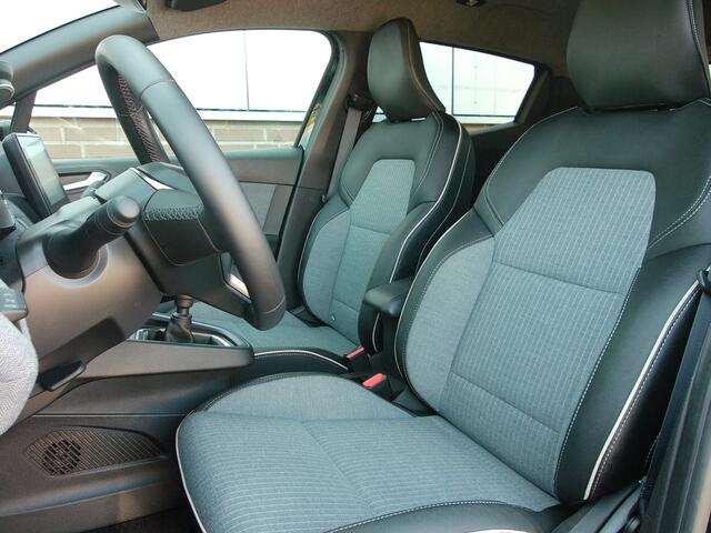 Renault CLIO 1.0 TCe 90 GPF techno, Carplay + Android Auto / Camera 360 + Sensoren / Keyless / Full LED. / 16'' LMV