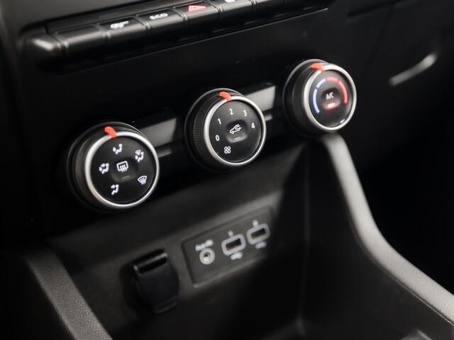 Renault CLIO 1.0 TCe Sport (APPLE CARPLAY, GROOT NAVI, PARKEERSENSOREN, LM VELGEN, SPORTSTOELEN, CRUISE, LANE ASSIST, NIEUWSTAAT)