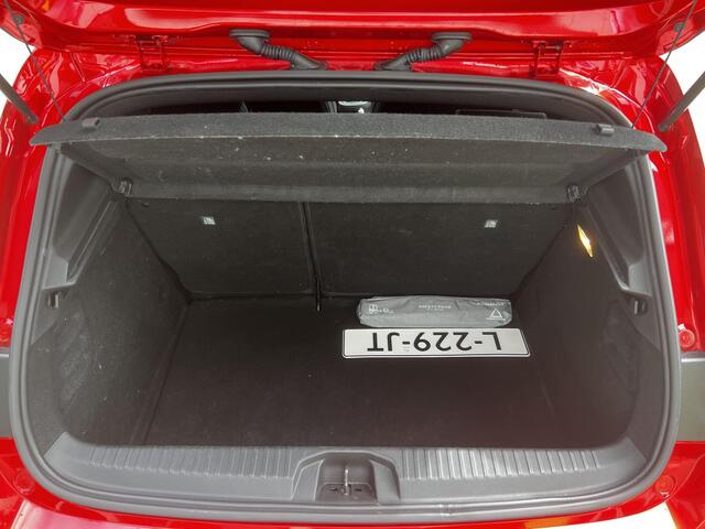 Renault CLIO 1.0 TCe Intens | Trekhaak | Navigatie | Apple CarPlay | Cruise control | All season banden |